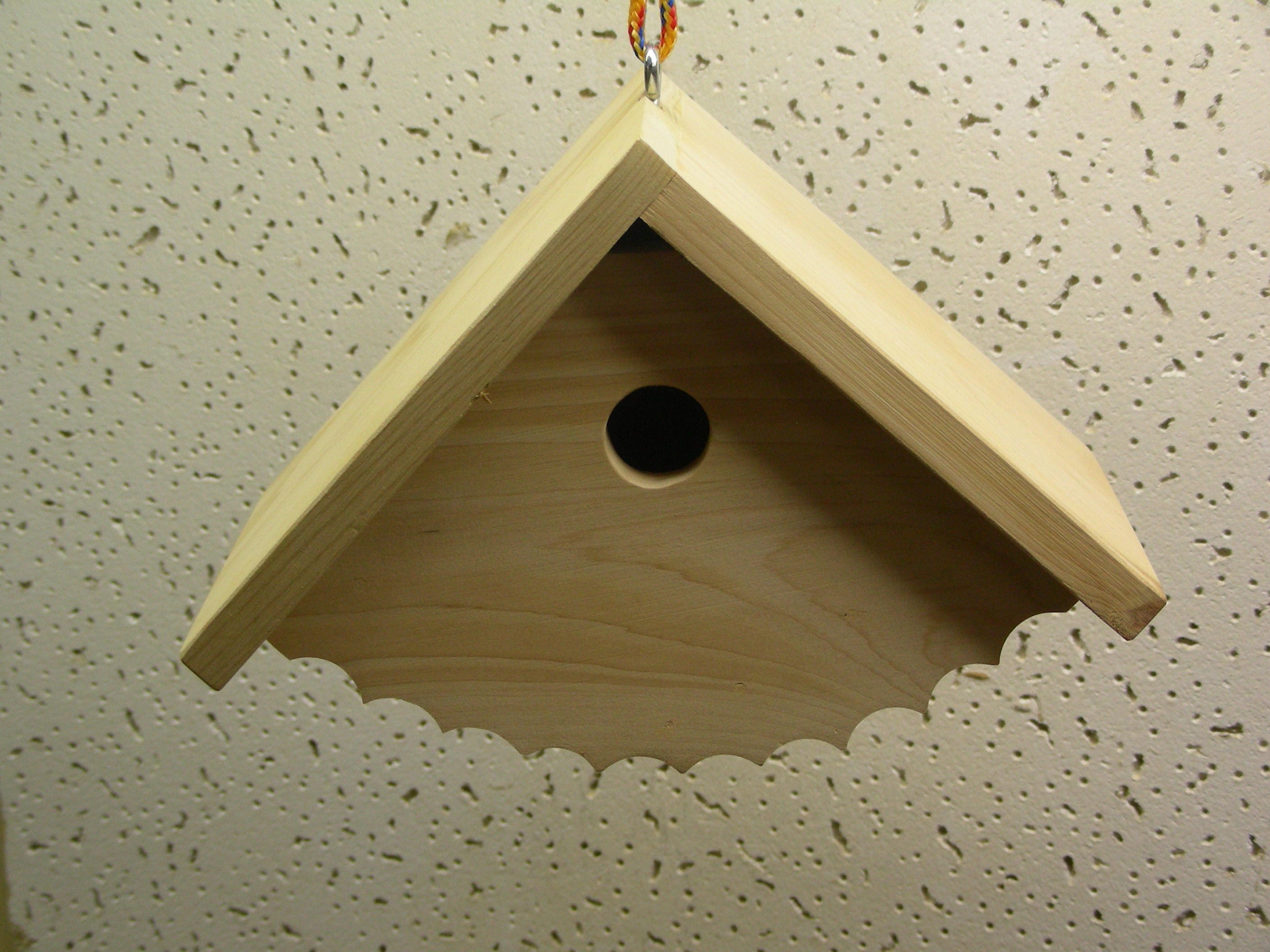 Wren house with cleanout