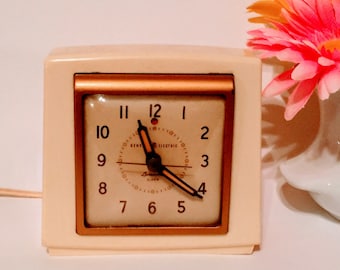 Vintage Art Deco Off-White Alarm Clock, Bakelite Clock, Brass Trim Face, Electric Clock, Retro Clock, General Electric Clock, Retro Clock