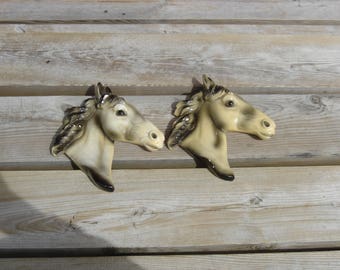 Figurines chevaux plâtre. Déco Vintage. France.