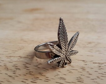 Marijuana cannabis leaf jewels / Bijoux feuille Marijuana cannabis
