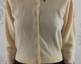 VINTAGE FLORAL SWEATER 1960's Miss Mabel Design Size Small