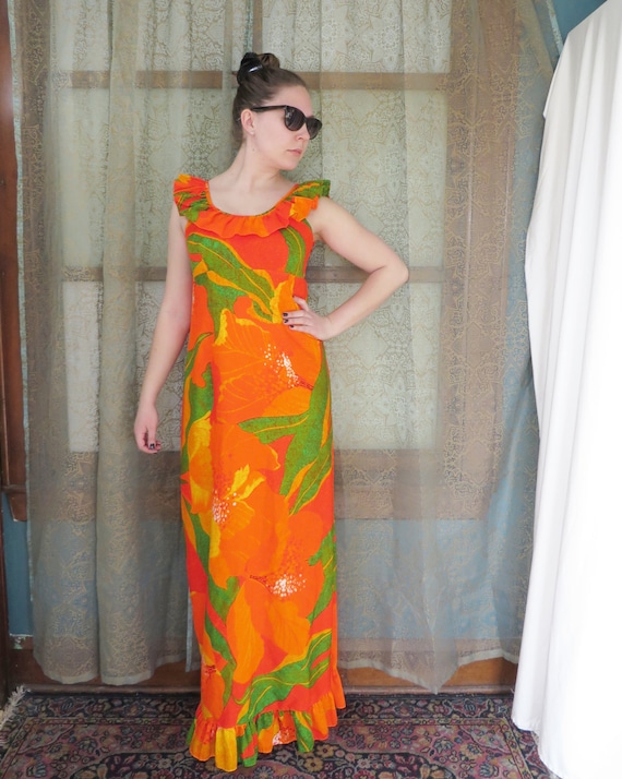 vintage shopping - Hawaiian print maxi dress in size 14 medium to large