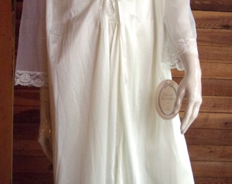 Vintage Lingerie 1970s PRIVATE TREASURES by Avon Ivory Nightgown and Robe Set has TAGS