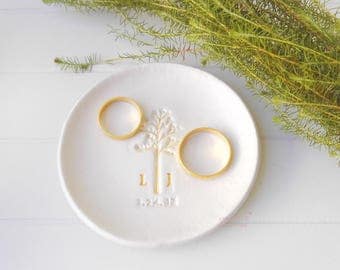 Engagement ring dish, Wedding ring holder, Ring bearer bowl, Wedding ring dish, Engagement gift, Wedding trinket dish, Bridal ring holder