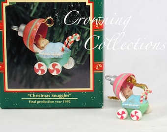 Enesco Christmas Snuggles Mouse Baby Carriage Ornament Small Wonders Miniature Treasury of Christmas Karen Hahn Stroller Pram Vintage