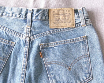 Vintage Levi jeans button fly levis faded mid blue denim 891, five button fly high rise high waist leg length 32, UK size 12 to 14 mom jeans