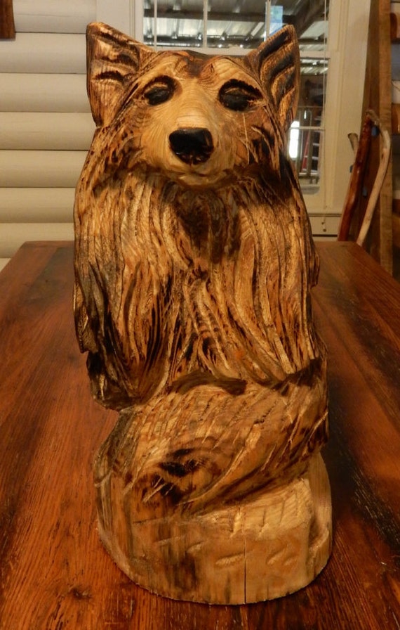 Chainsaw Carving Wolf Head with Swoop Base