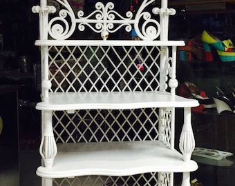 Victorian White Wicker Étagère, Shabby Chic Decor, Bedroom furniture, Vintage Décor, Vintage Wicker