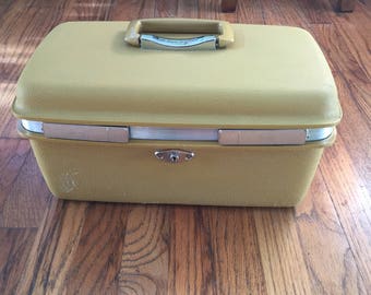 Royal Traveller Train Case, makeup case, yellow luggage