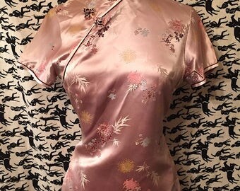 Vintage 1960s 1970s Satin Cheongsam Top Dusty Pink Chinoiserie Blouse Retro Mod Burlesque Pin Up