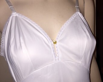 Vintage off-white nylon Vanity Fair dress full slip, Sz 34 L