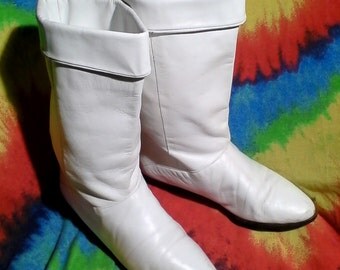 GO GO BOOTS Beatle Boots Nancy Sinatra Priscilla Presley Jackie DeShannon Hip Hugger Mini Skirt Short Shorts Clothing Shoes