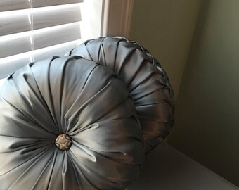 One round pillow with Canadian smocking