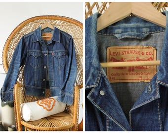 Vintage 90s Levi's Stonewash Blue Denim Jacket Size Medium / Large