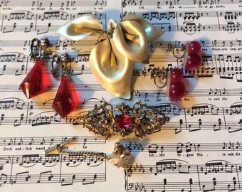 Vintage Costume Jewelry Lot - 5 Pieces of Fashion Jewelry - 1 Pin - 2 Pairs of Earrings - 1 Clip & 1 Tie Tack - Mid Century - Collectible
