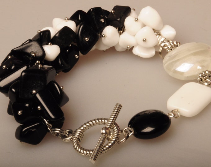 Black and white agate bracelet talisman amulet Black white amulet bracelet female gift Christmas New Year Valentine Day stylish gift woman