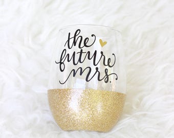 Future Mrs Wine Glass / Bride To Be / Bride Wine Glass / Glitter Wine Glass / Engagement Gift / Gift for Bride / Mrs Wine Glass / Mrs. Cup