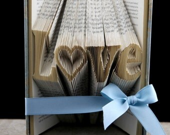 Book Wedding Centerpiece, Unique Wedding Decoration, Wedding Signs, Wedding Guestbook Decoration, Unique Guestbooks, Guestbook Table Decor