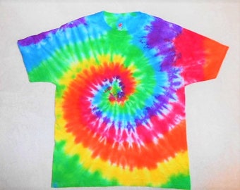 60's Rainbow Tie Dye Shirt// Large tie dye// hippie shirt// gay pride shirt// rave clothes// Classic hippy tie dye// ready to ship! ATL4