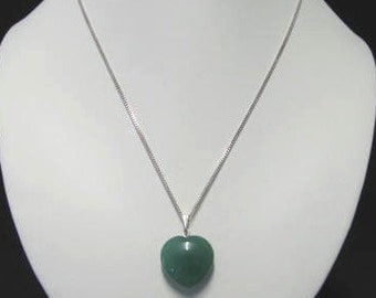 Green aventurine heart-shaped pendant