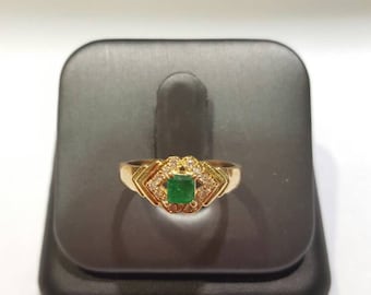 14k Gold ring natural emerald and diamond