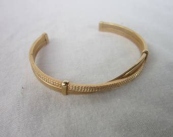 1977 Avon New Twist Tri-Metal Bangle Bracelet - Vintage In Original Box (Box Wear)