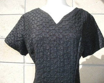 60s black eyelet dress, curvy fit wiggle dress in black eyelet lace, body hugging rockabilly to Madmen women's dress, size L.