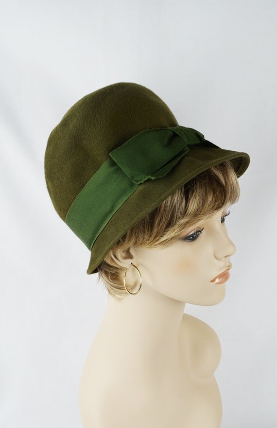 Vintage 1960s Hat Forrest Green Brimmed Velour Cloche Sz 21.5