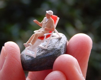 Tiny Terrarium People Fairy Garden Accessory Diorama Ho Scale Lounger Relaxing Relax L003