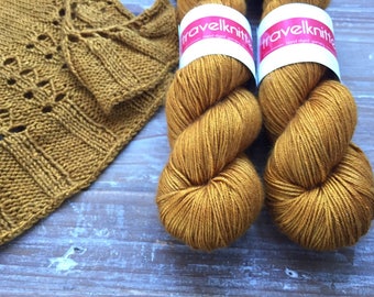 Tanami baby camel and silk hand dyed 4ply yarn - Sand Dune