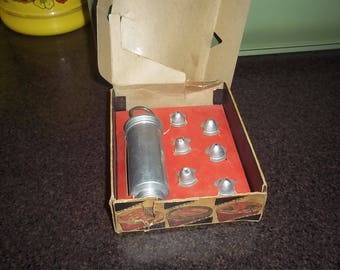 Vintage Aluminum Cake Decorator - icing decorator with 6 tips - in original box