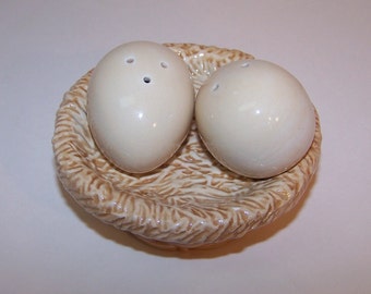 Salt Pepper Shakers Eggs in Nest Sakura Ceramic