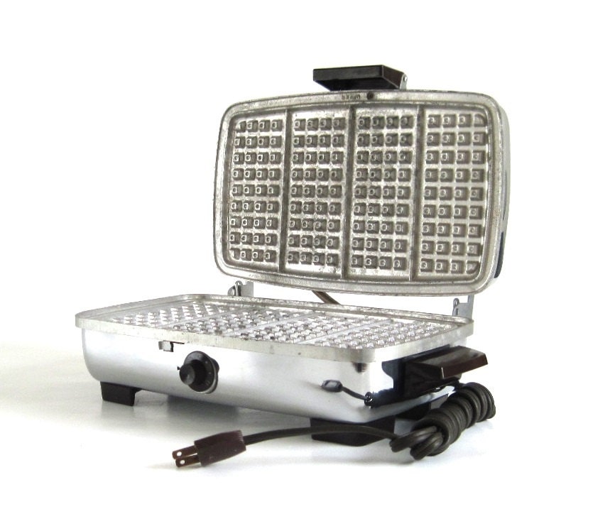 GE Waffle Iron 179G40 General Electric Vintage Chrome