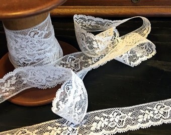 FREE SHIPPING - 7/8" wide Heirloom edging Lace - White