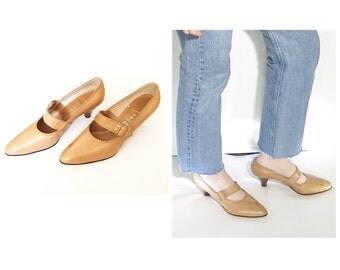 Vintage 1930s tan leather pumps vintage heels vintage women's shoes pointed toe pumps size US 7.5 B