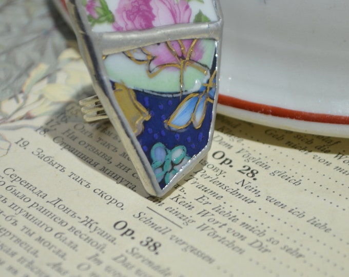 Big porcelain ring with roses