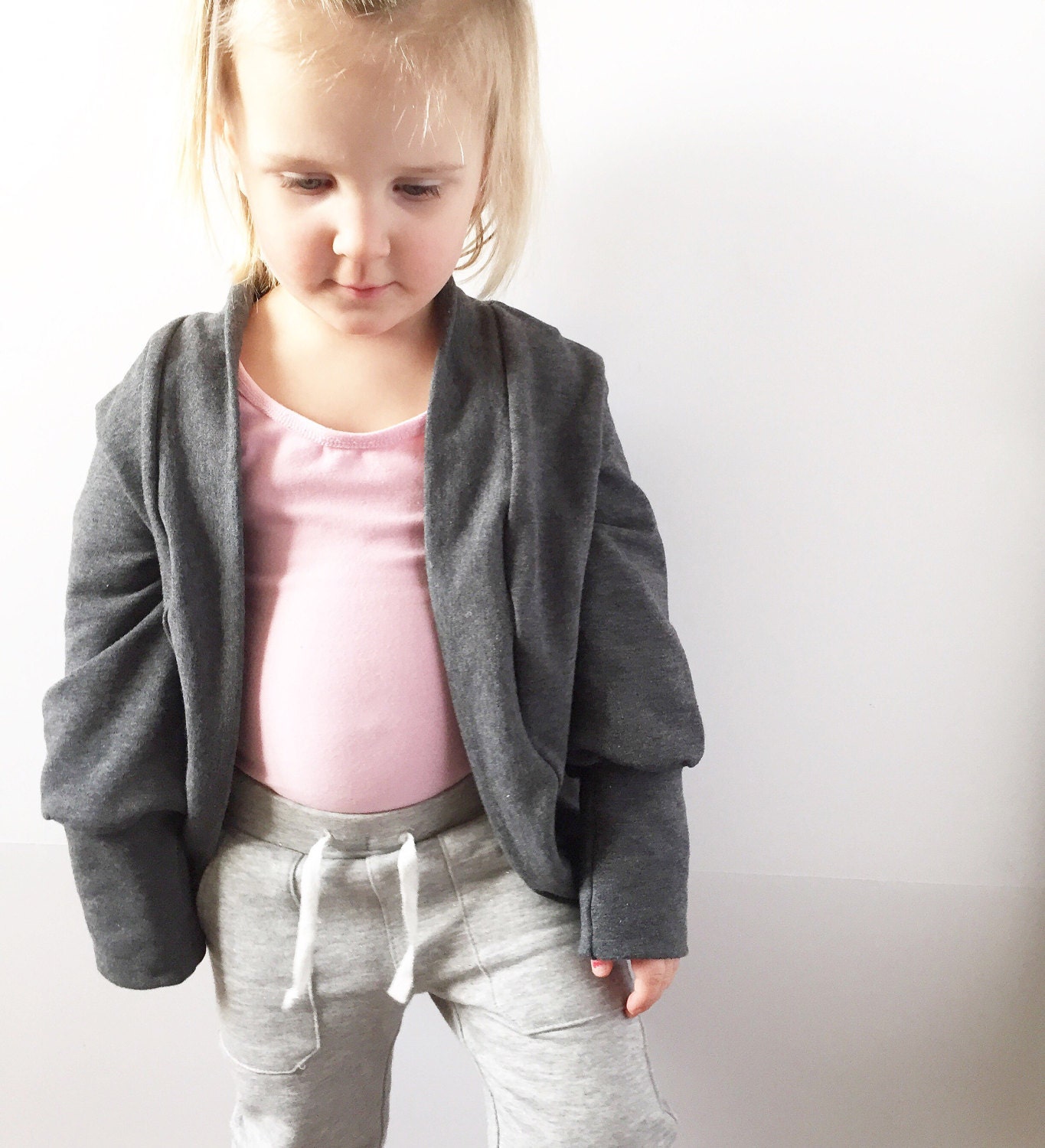 Baby cardigan in grey // Baby cardigan in black // toddler
