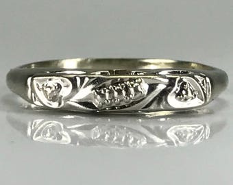 Vintage White Gold Wedding Band. Art Deco 14K Gold. Gold Stacking Band. Estate Jewelry. Circa 1920. Size 7 and Sizable. 14K Gold Ring.