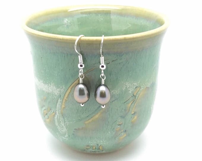 Grey Pearl earrings, Silver Pearl earrings, Pearl Drop, Grey Pearl Jewelry, Dark grey earrings, dark grey pearl earrings