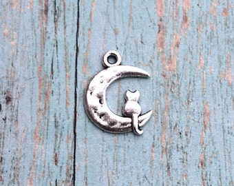 6 Moon cat charms (2 sided) antique silver tone - silver moon cat pendants, cat in the moon charms, moon charm, fairy tale charms, PP9