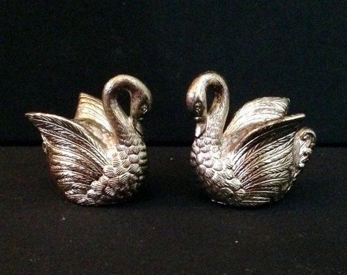 Storewide 25% Off SALE Vintage Collectable Silver Tone Matching Textured Lake Swan Salt & Pepper Shakers Featuring Elegantly Detailed Design