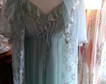 1960s French Nightie and Negligee
