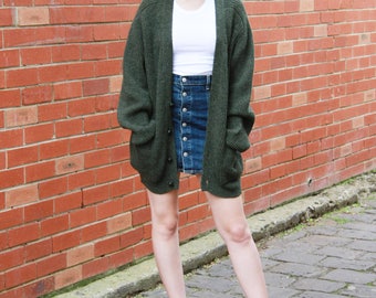 Vintage 1970s PRINGLE Made in SCOTLAND Sweater / Green BOYFRIEND Cardigan / Oversized Sweater / Made in Scotland / S/M/L