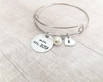 Gift for Bride on Wedding Day - Bride Gift Ideas - Gift for Bride - Mrs Bracelet