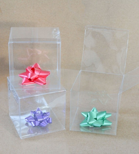 Ten clear boxes are perfect for gifts
