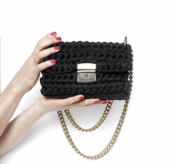 Black classic handbag with shoulder chain strap Long sliding