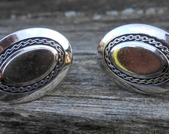 Vintage Silver Braided Cufflink. 1990s. Very Good Condition. Great Gift for Men, Dads, Grads Groomsmen, Husbands, Brothers, Sons