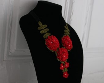 Handmade crochet necklace/ Red / A unique gift for Christmas!