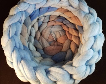 PORTLAND ◾ cozy arm knit ◾ cat bed ◾ dog bed ◾ Hand painted ◾ 21.5 micron ◾ Merino Wool ◾ custom name tag