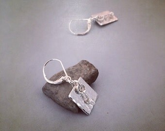 Small Pearl Earrings / Small Silver Hammered Earrings / Pearl Dangle Earrings / Feminine Earrings / June Birthstone Earrings
